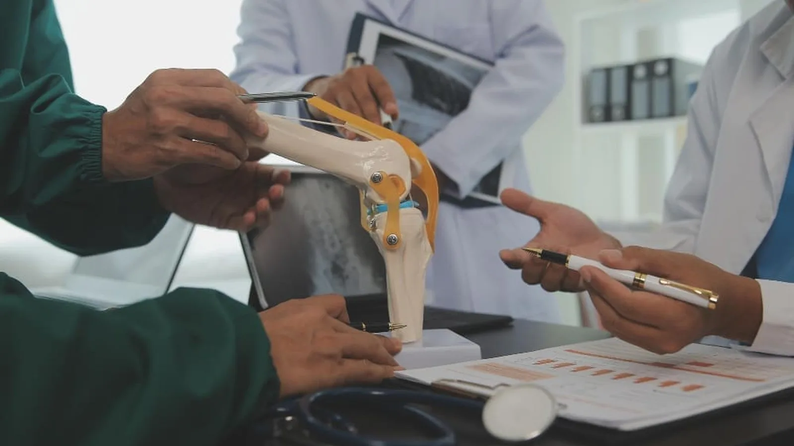 Consulta para reducción de luxaciones como hombro, cadera y rodilla